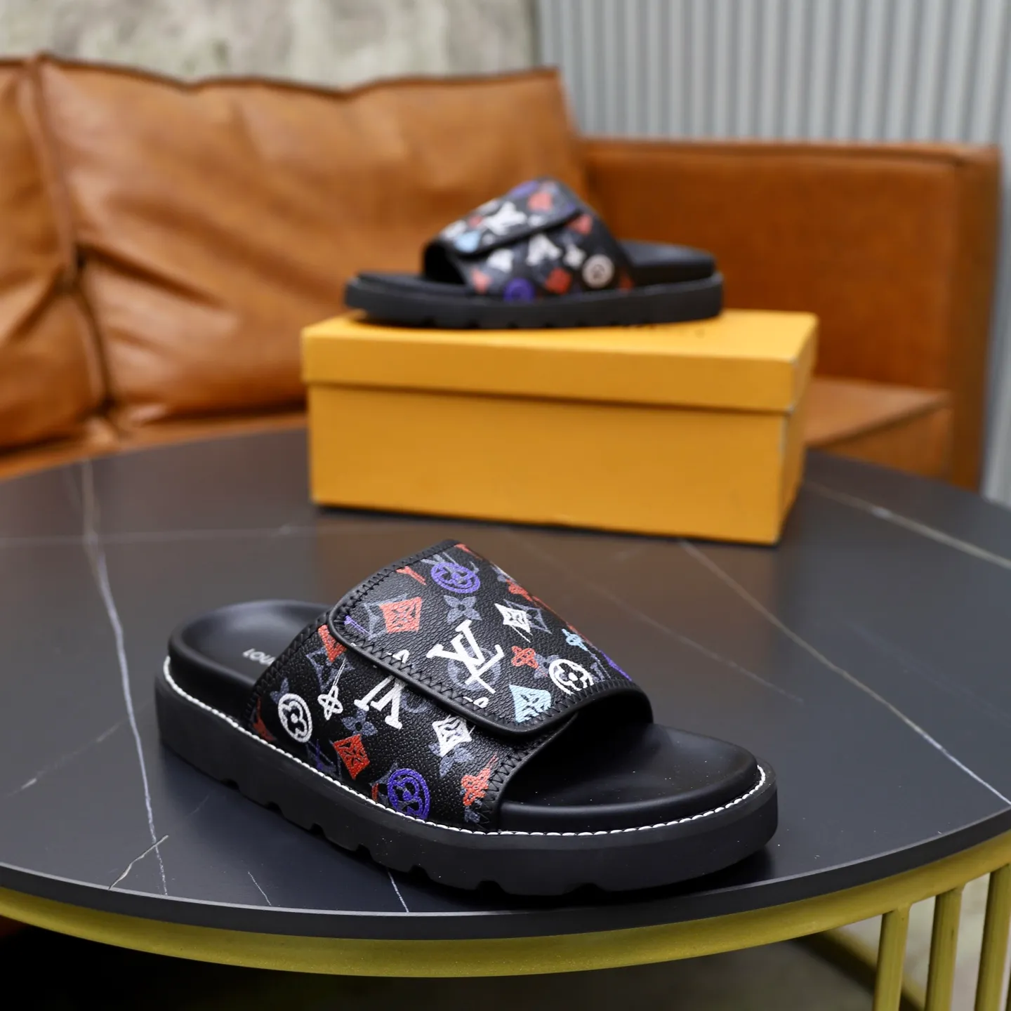Ex-factory price: 320💰🙅‍♂️🙅‍♂️🙅‍♂️ Brand: LV Louis Vuitton Standard code: 38-45 Grade: Same as the official website Material: Original material design Original rubber wear-resistant molded outsole Style category: Men's fashion sandals Distinguished luxury brand elements Top luxury Color: Actual picture color